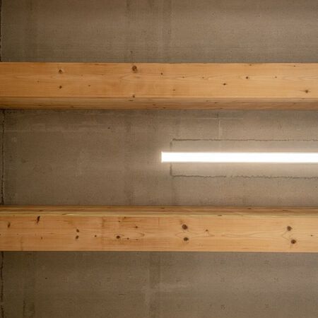 Referenz - Holzbalken an der Decke